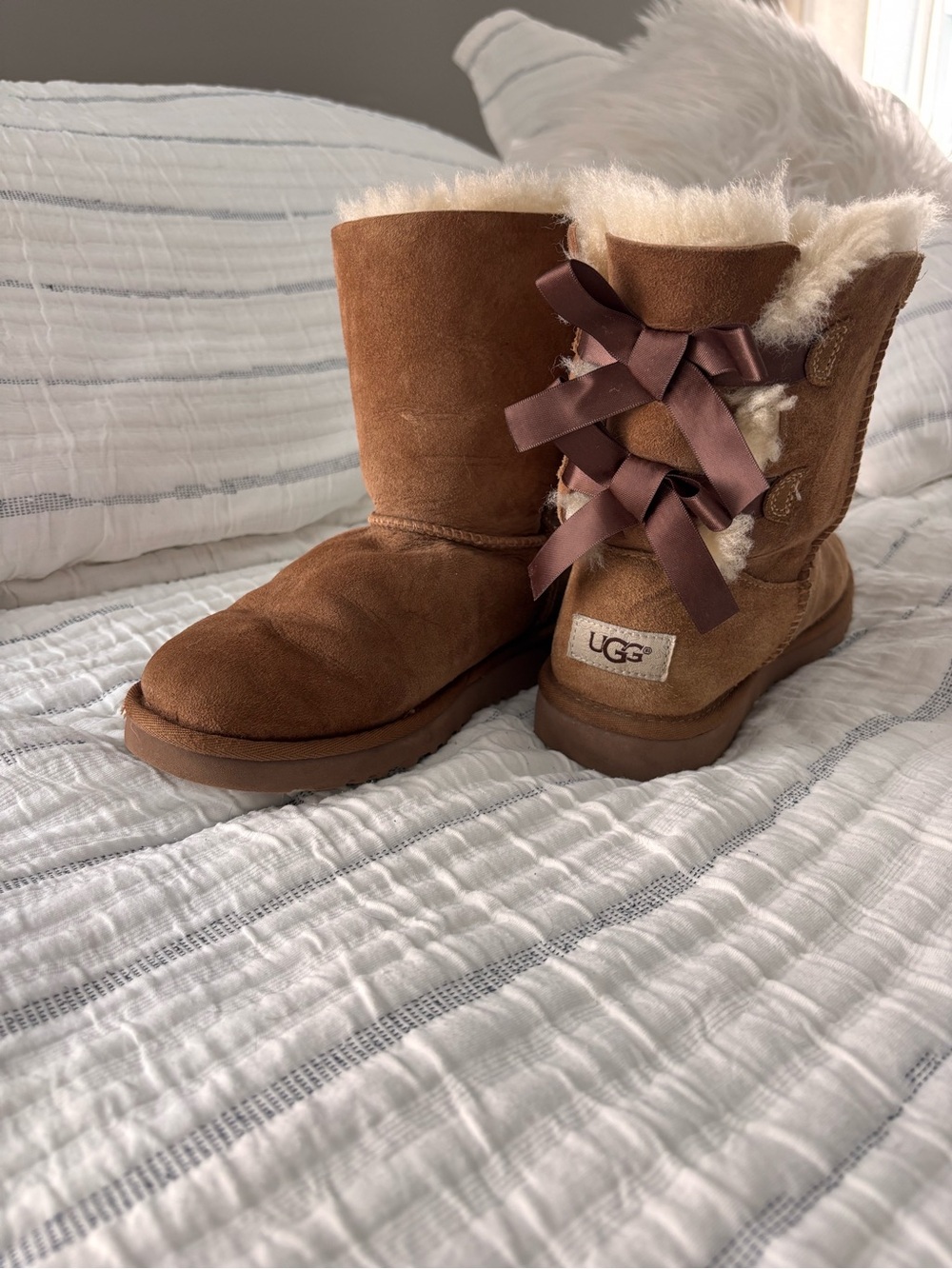 UGG Chestnut Suede Sheepskin Bow Back Boots - Youth Girls